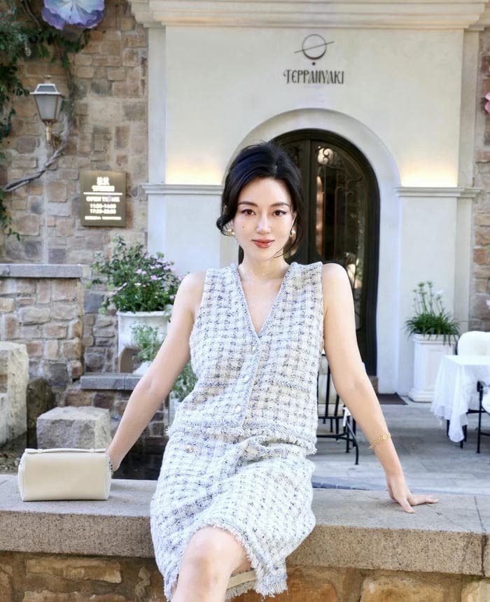 soft light alone dp for girls