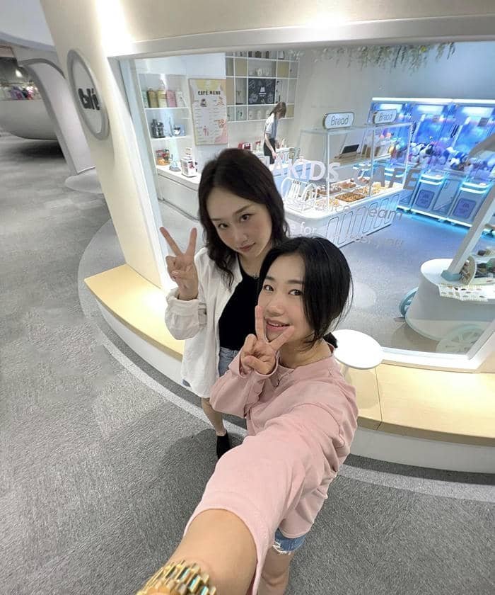 soft look friends dp