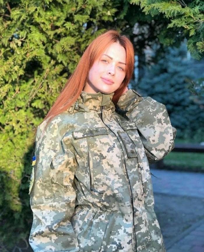 soft tone army girl dp