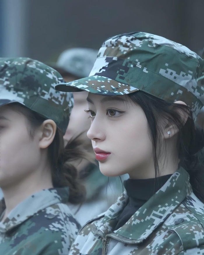 strong army girl dp