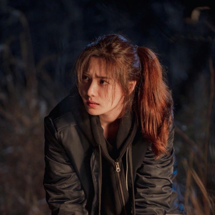 strong look angry girl dp