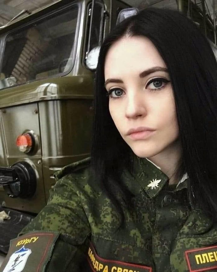 strong vibe army girl dp