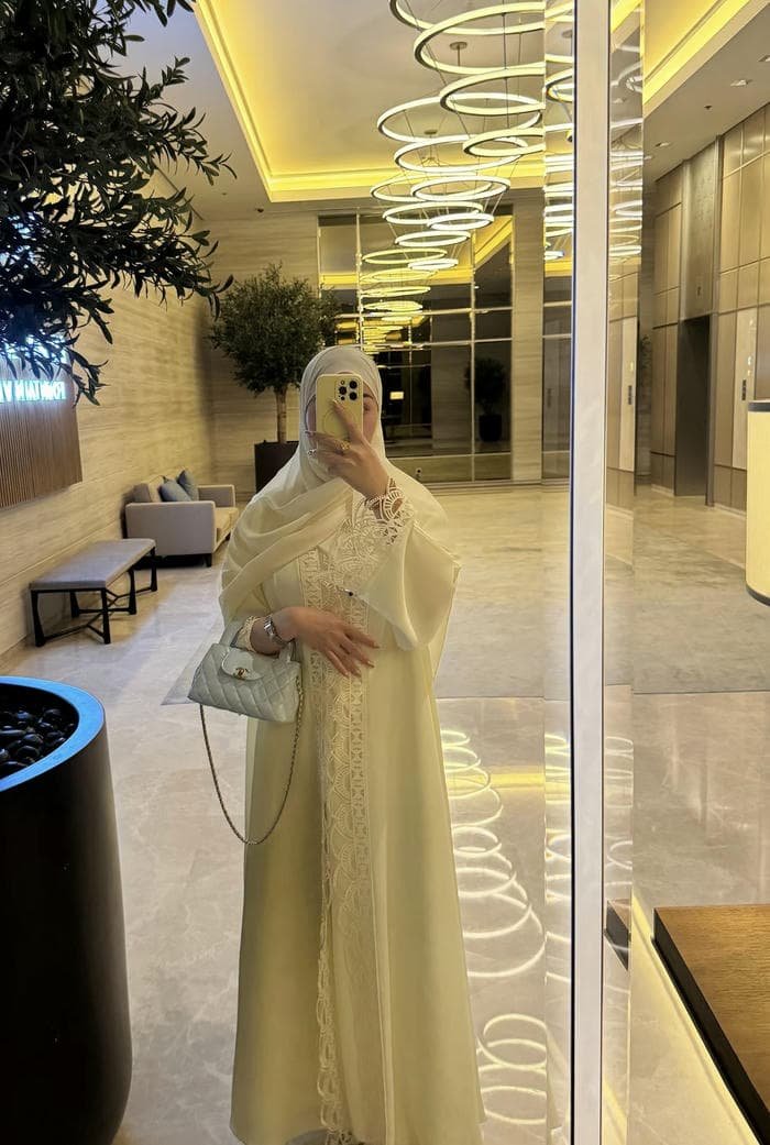 stylish abaya girl dp