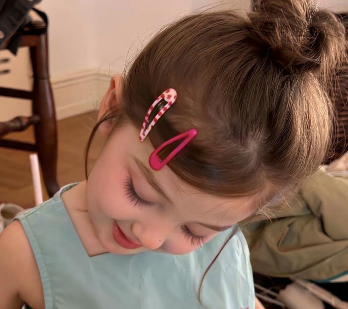 stylish look profile pic for girls