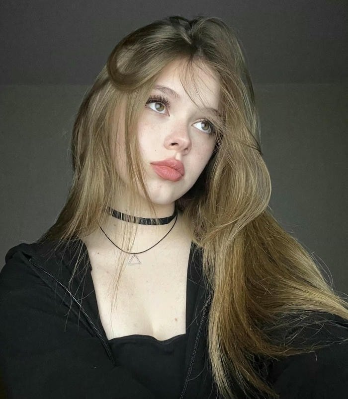 stylish look whatsapp dp for girl