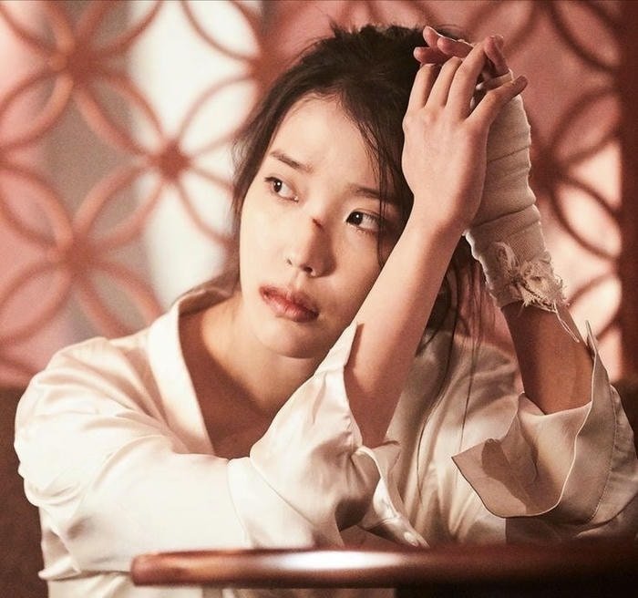 stylish pose angry girl dp