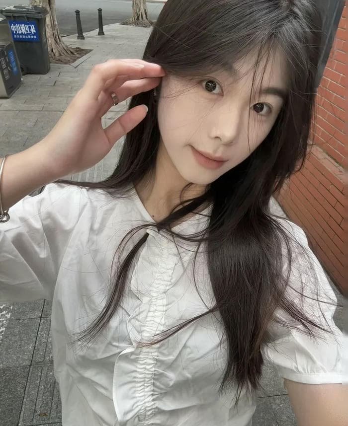 stylish simple girl dp