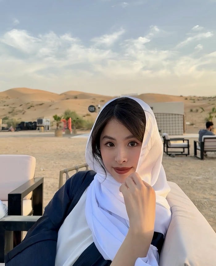 vintage abaya girl dp