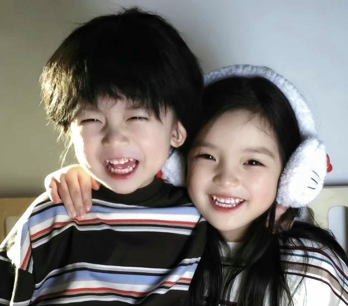 Adorable twins cute baby couple dp