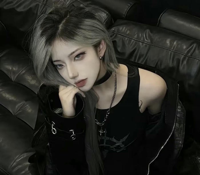 Aesthetic cool dp for girls vibe