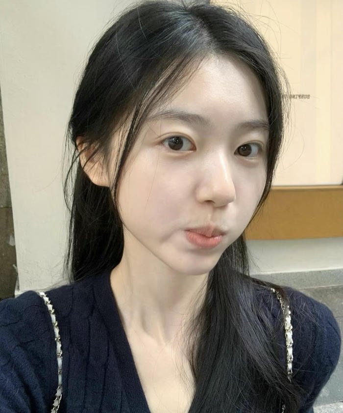 Calm single girl dp soft mood