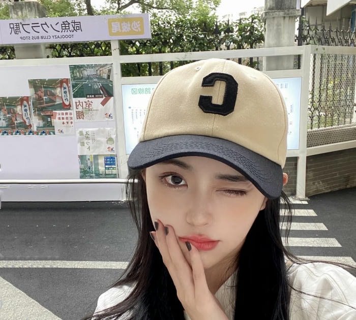 Casual cap girl dp aesthetic look