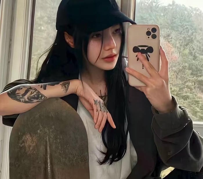 Classy vibe cool dp for girls