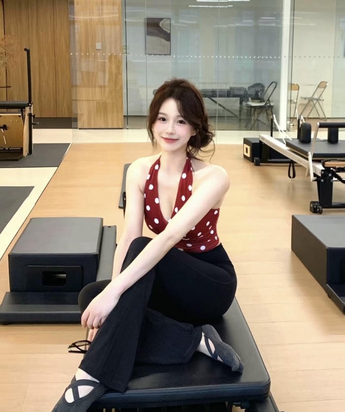 Clean aesthetic real girls dp profile