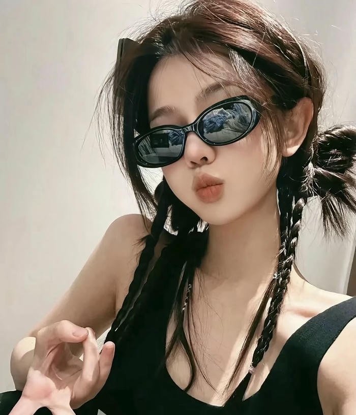 Confident vibe cool dp for girls