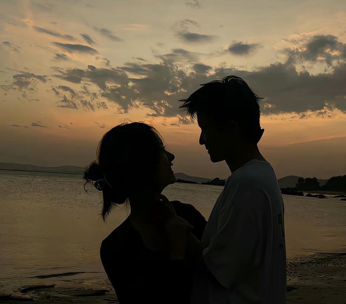 Distant eyes sad couple dp vibe