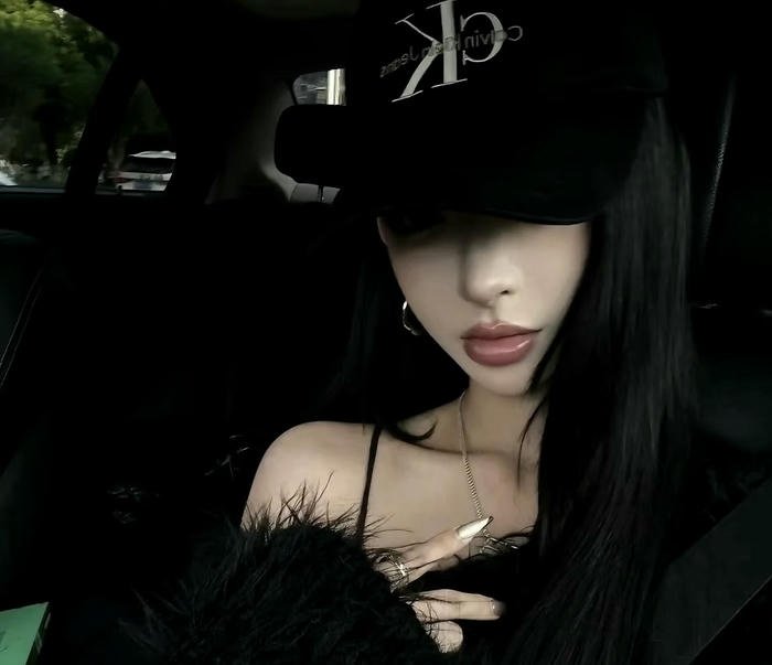 Edgy cool dp for girls style