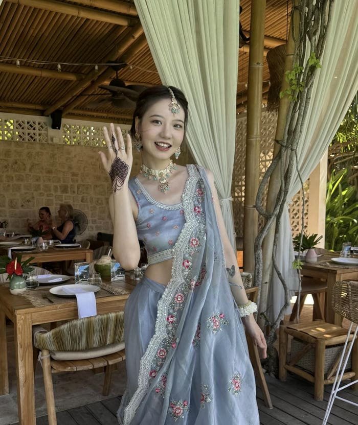 Festive mood saree girl dp look