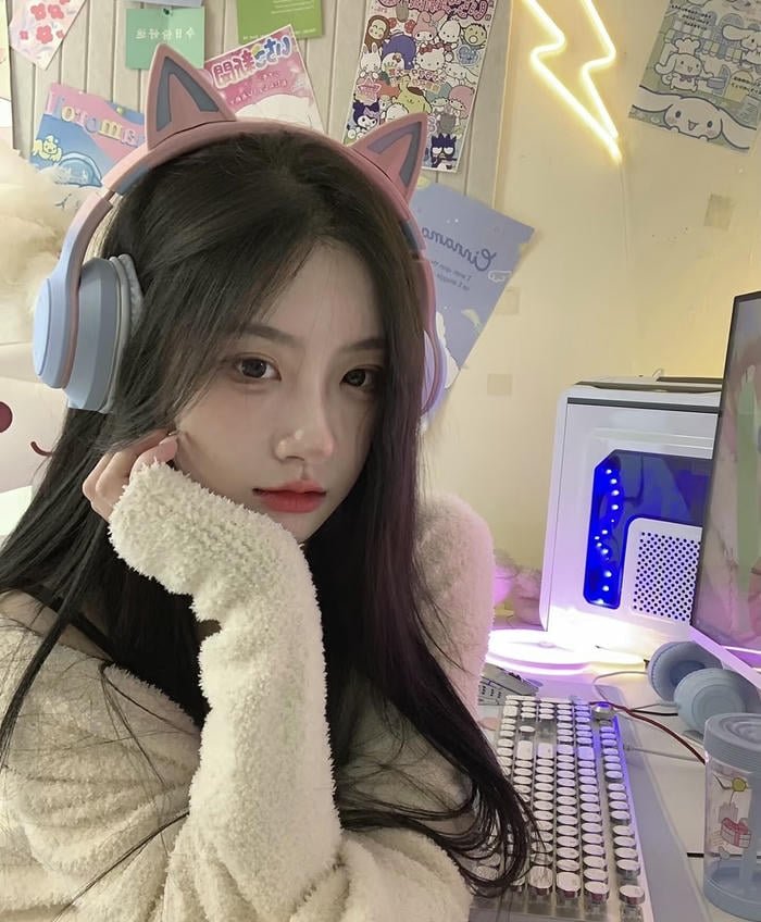 Fresh single girl dp light vibe