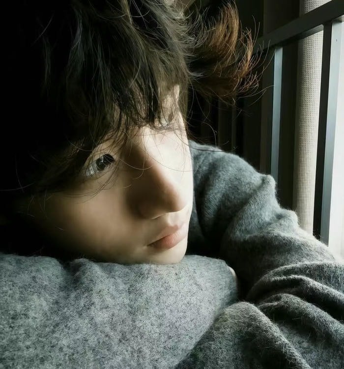 Gentle smile cute dp for boys vibe