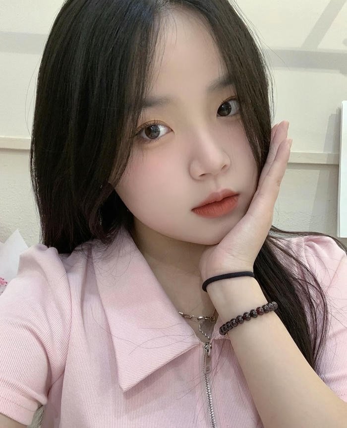 Happy single girl dp cheerful mood