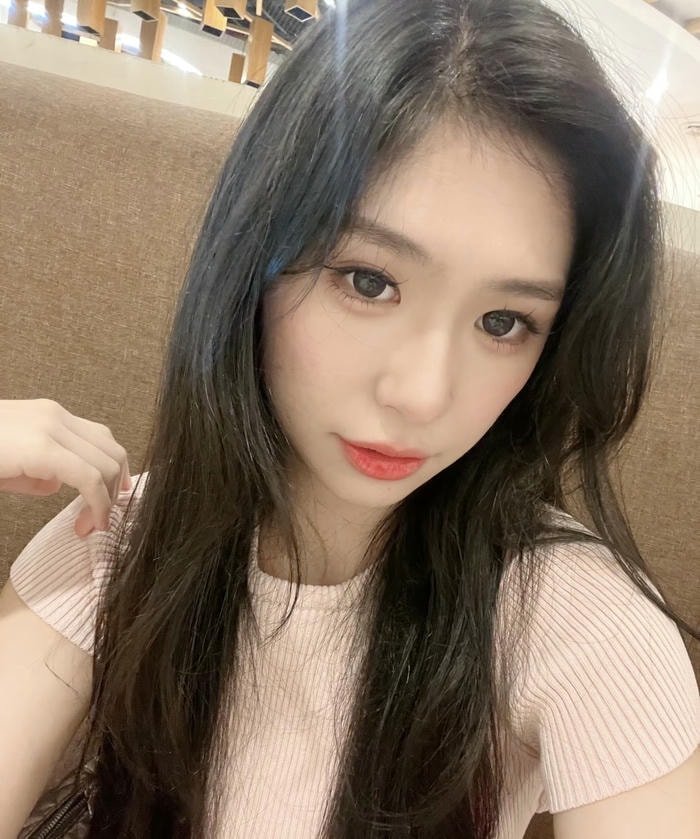 Happy single girl dp peaceful smile