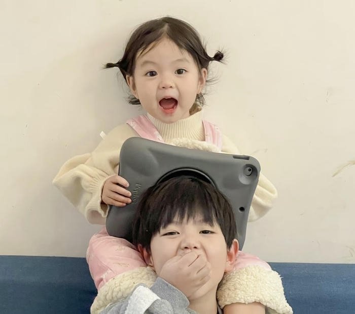 Happy vibes cute baby couple dp