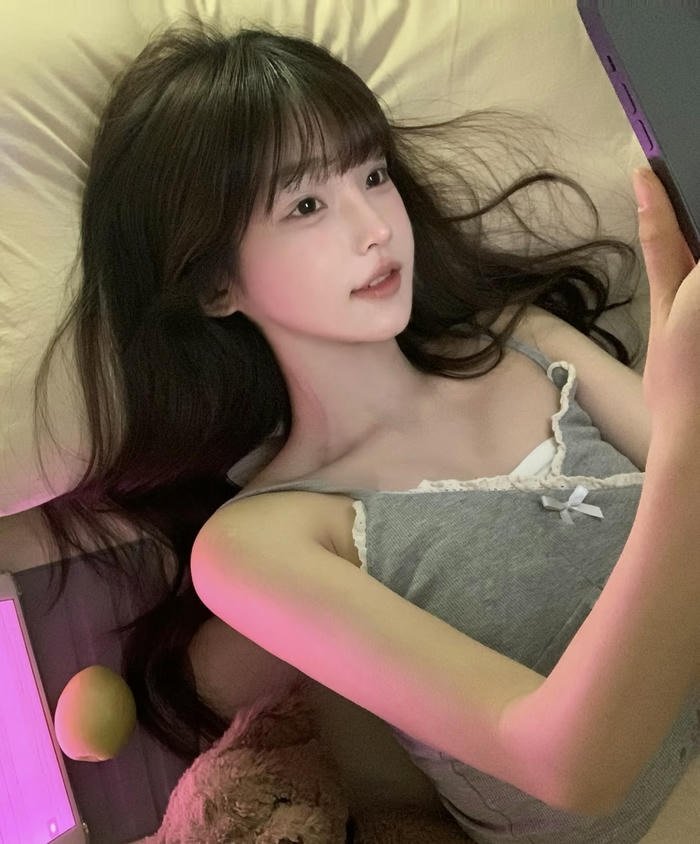 Independent single girl dp calm vibe