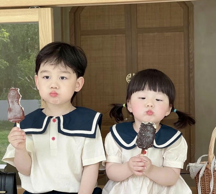 Joyful kids cute baby couple dp