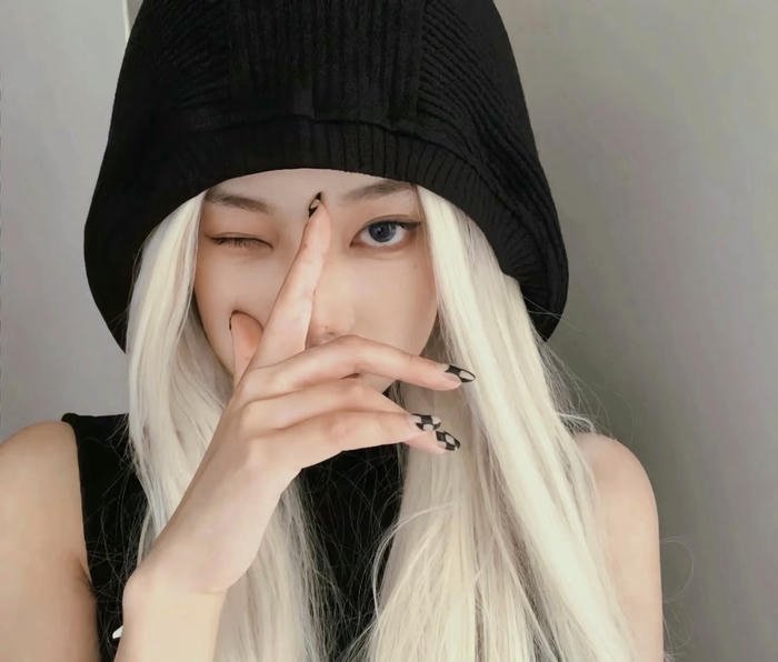 Minimal cool dp for girls mood