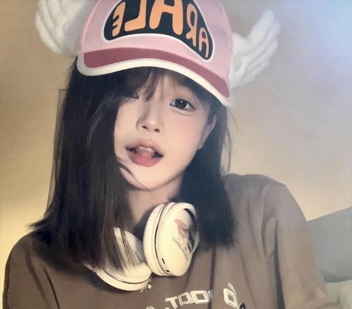 Minimalist cap girl dp urban vibe