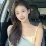 Modern single girl dp clean look