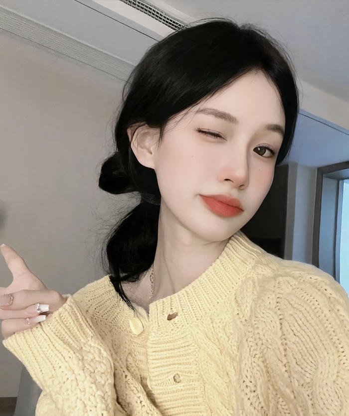 Natural light real girls dp image