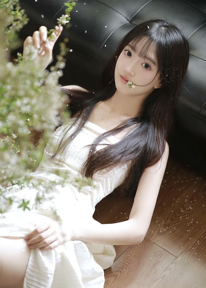 Natural single girl dp fresh look