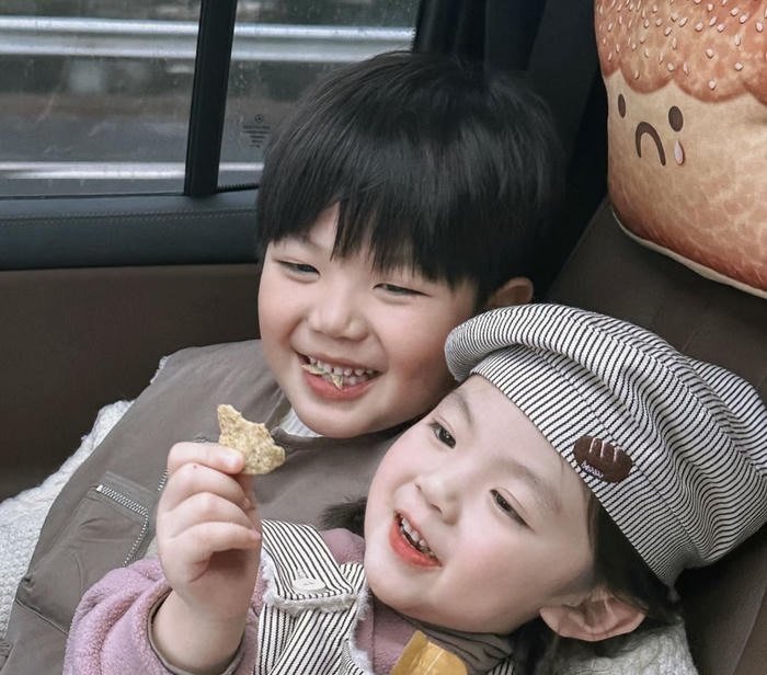 Pure love cute baby couple dp