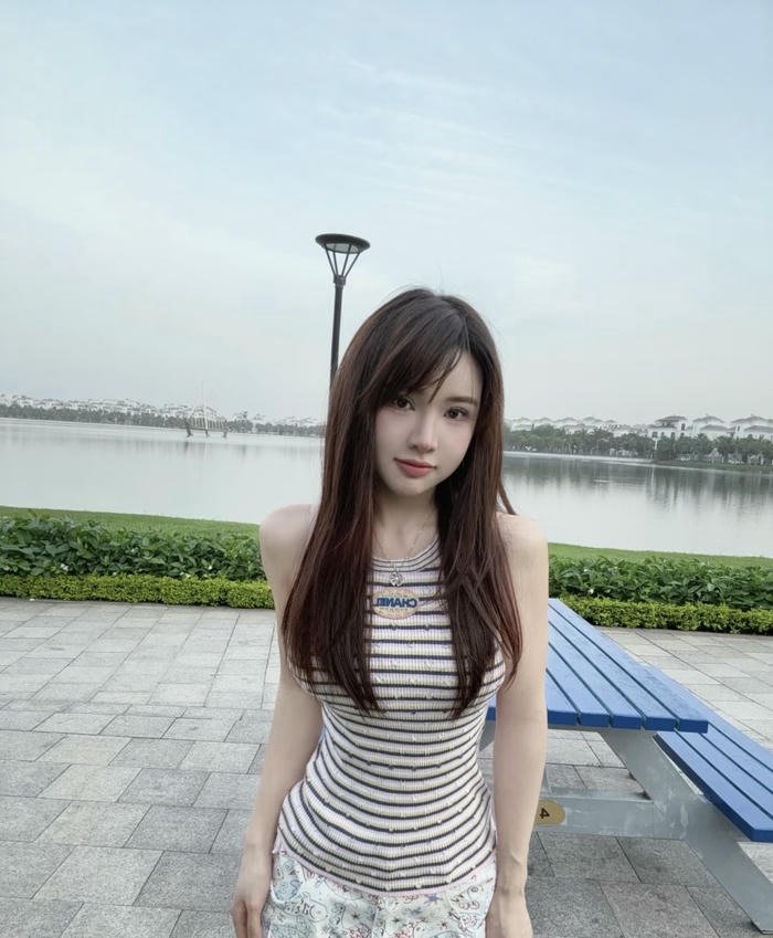 Pure single girl dp natural vibe