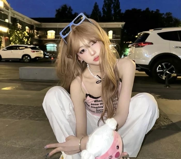 Sassy cool dp for girls mood