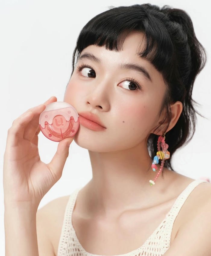 Simple smile real girls dp portrait