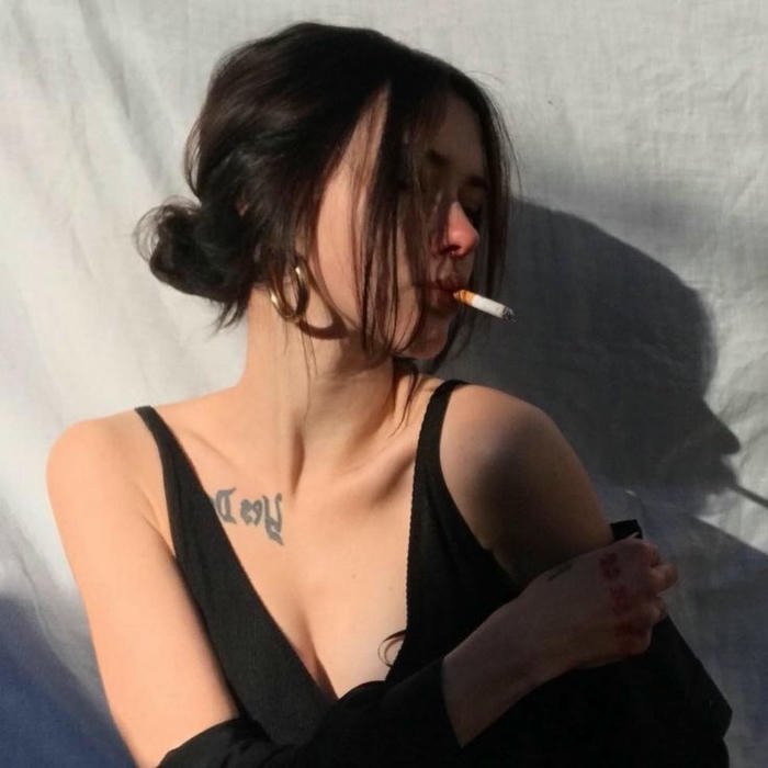 Smoking Girl DP wallpaper