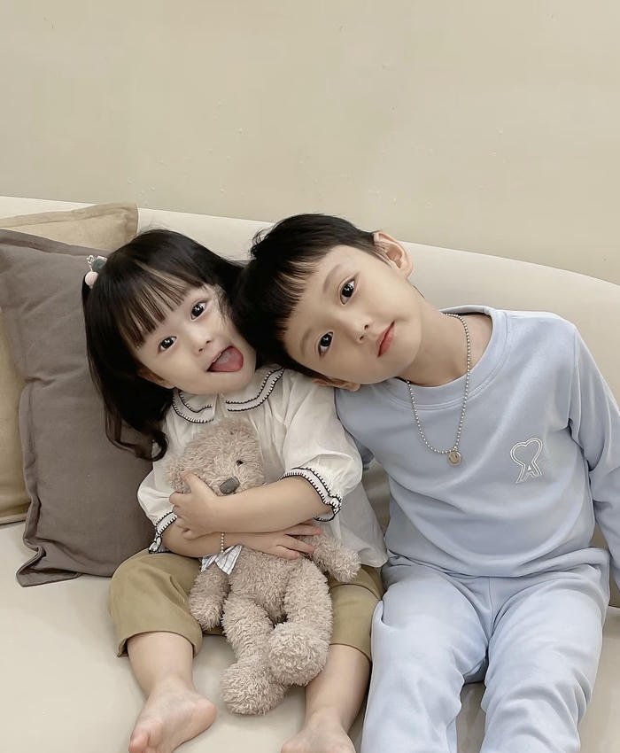 Soft cuddle cute baby couple dp