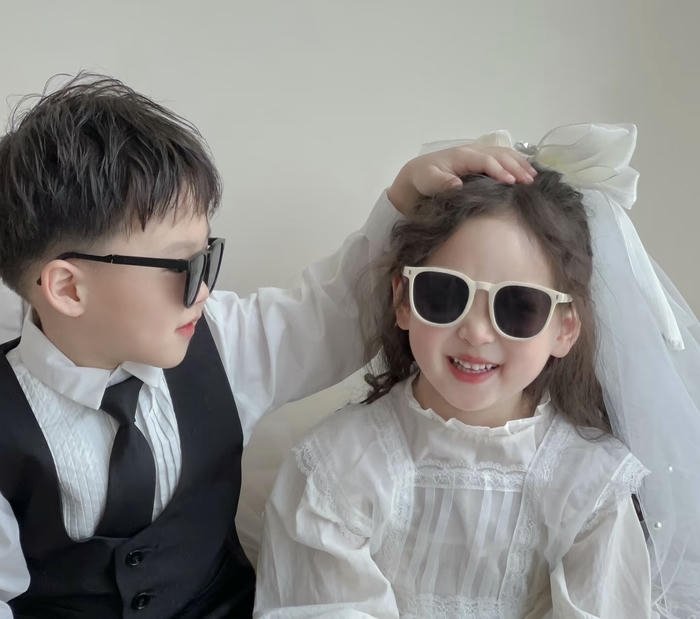 Soft joy cute baby couple dp