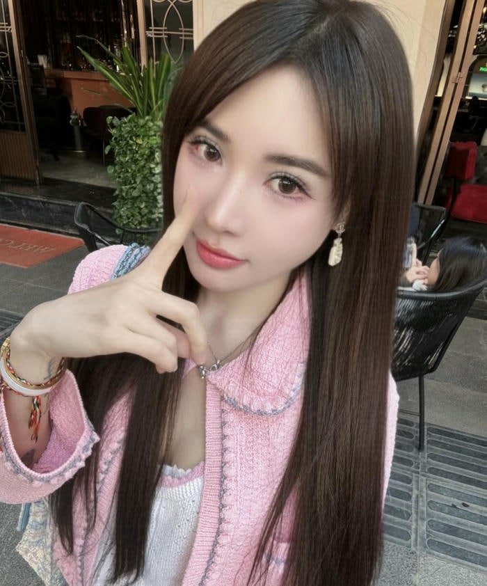 Soft single girl dp gentle mood