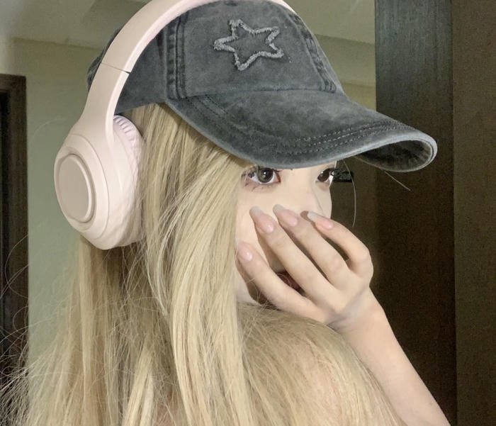 Sporty vibe cap girl dp style