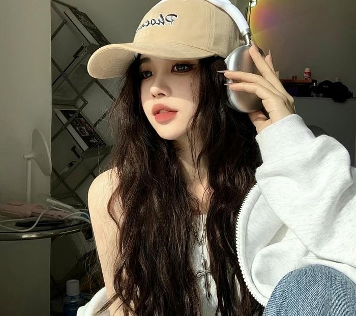 Stylish cool dp for girls vibe