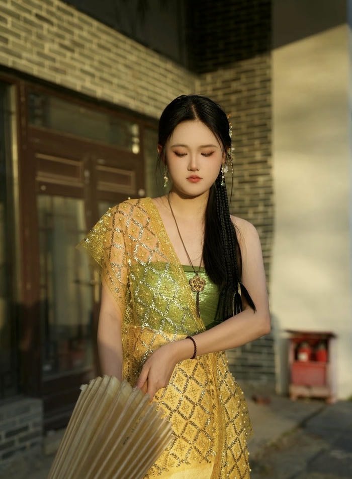 Timeless elegance saree girl dp style