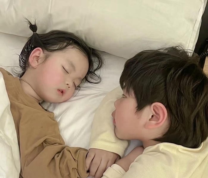 Tiny love cute baby couple dp