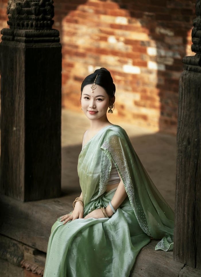 Traditional vibe saree girl dp portrait