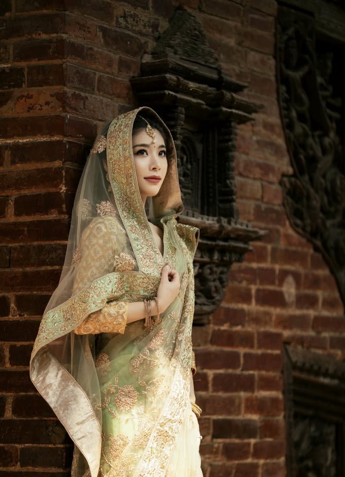 Warm tones saree girl dp style