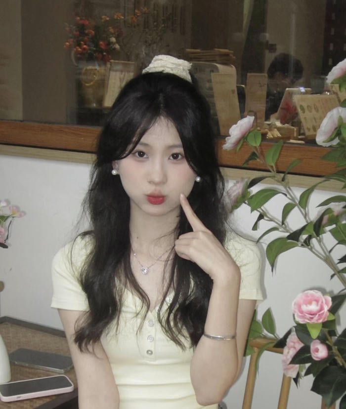 aesthetic female dp wearing earrings