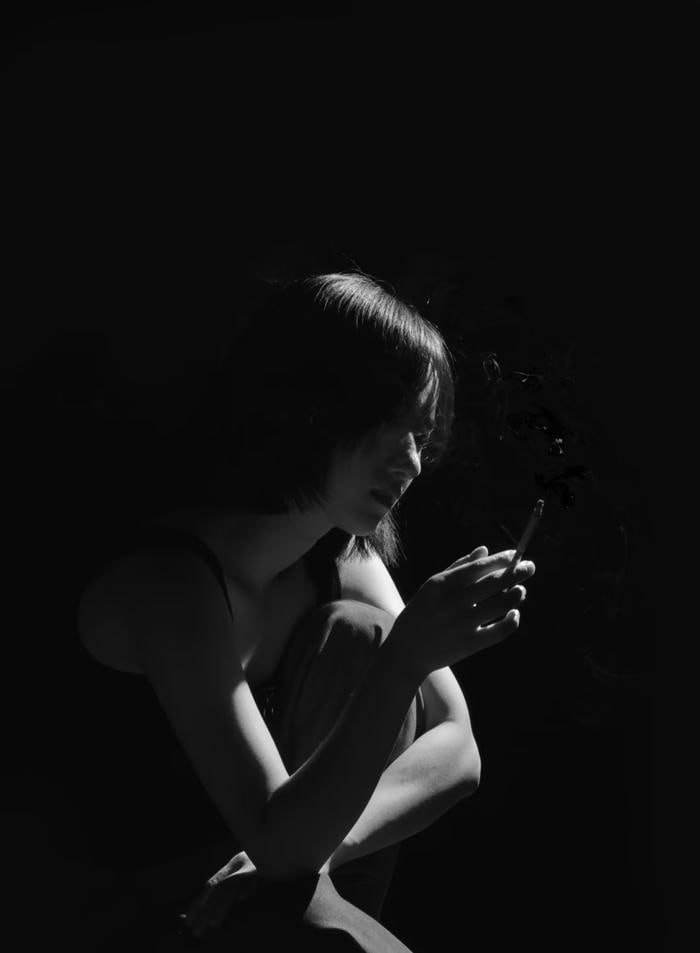 black tone pfp for girls